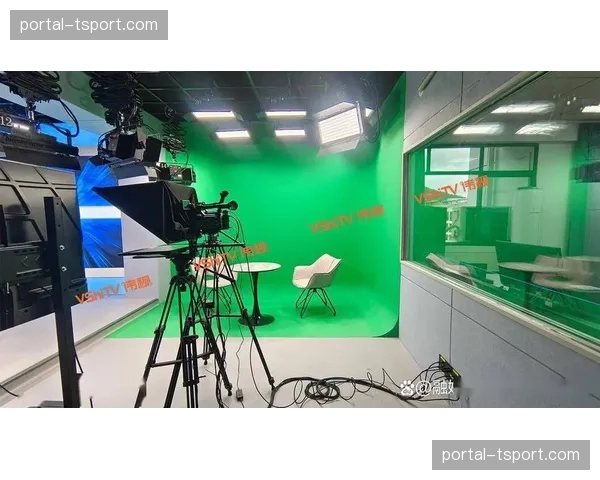 传统电视网与数字平台联合制作预热节目,共享演播室与嘉宾资源 传统电视网与数字平台联合制作预热节目,共享演播室与嘉宾资源